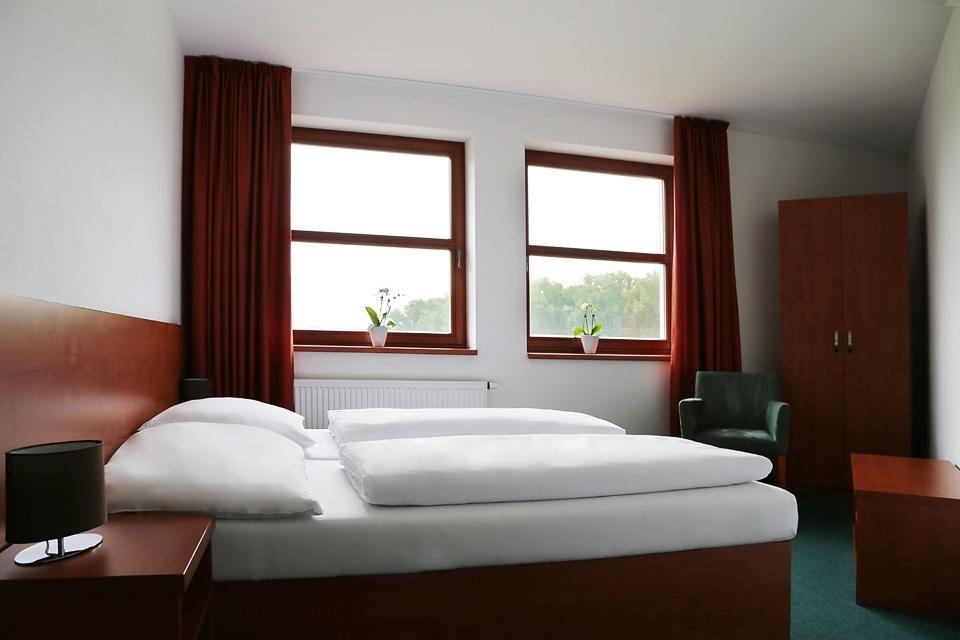 Отель Sporthotel Hostivice Гостивице
