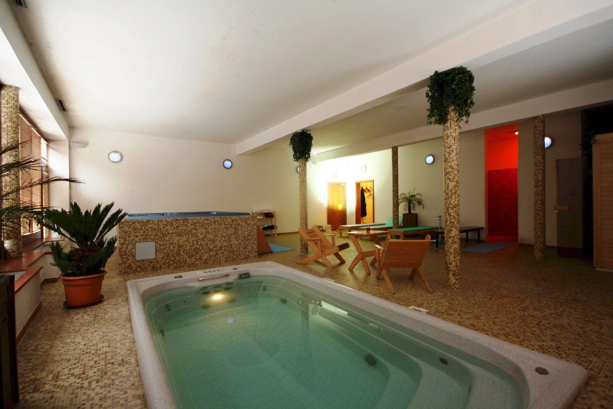 Sporthotel Hostivice Гостивице