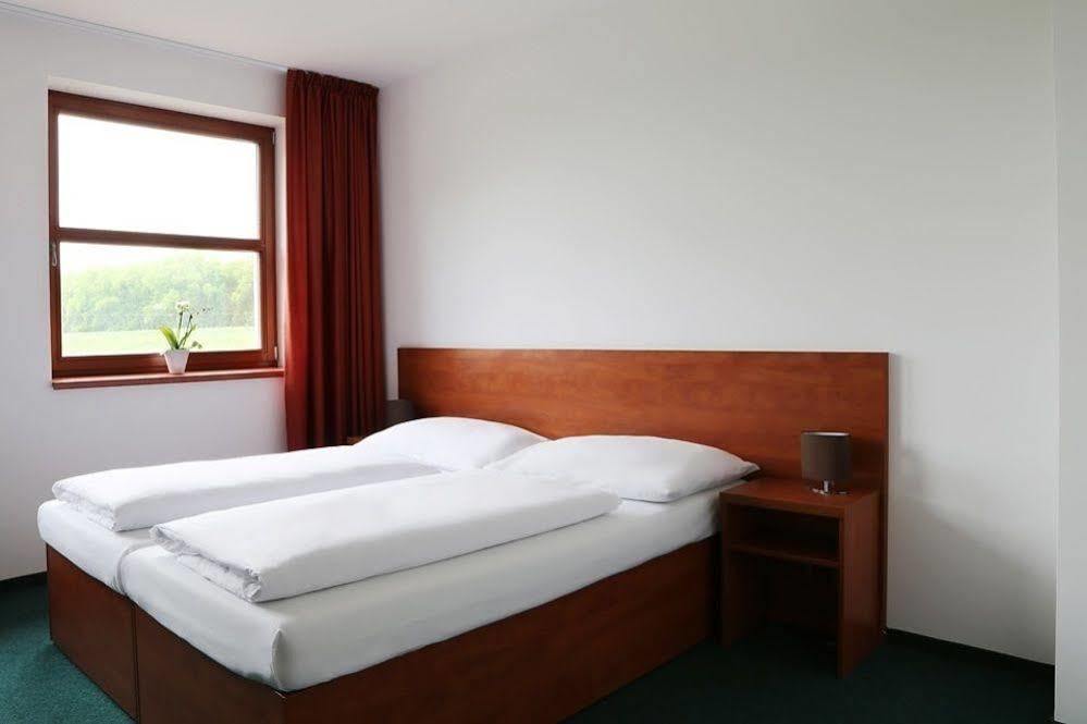 Sporthotel Hostivice Отель