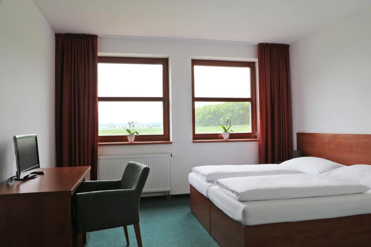 Sporthotel Hostivice 3*
